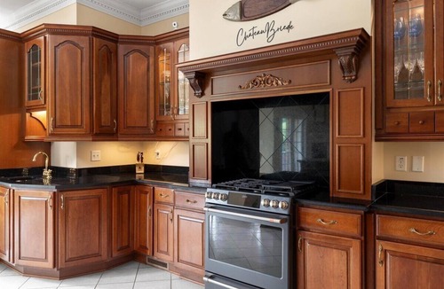 Ridgeway House | Stay at the winery!