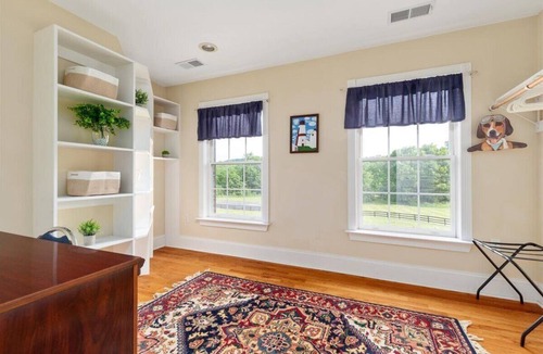 Ridgeway House | Stay at the winery!