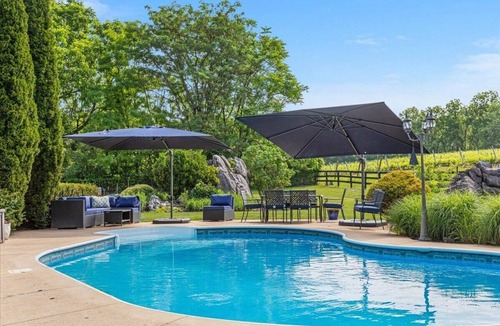 Ridgeway House | Stay at the winery!