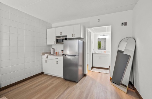 Cedar Falls Apartment | Stay Downtown, Free Gated Parking, Renovated Studio! 527