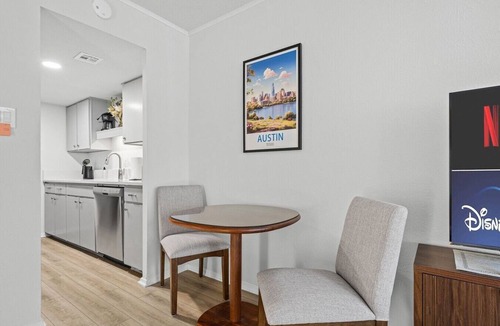 Museum District Condo | Stay on Lavaca | Walk to Capitol, UT, Moody Center & Live Music | Garage Parking