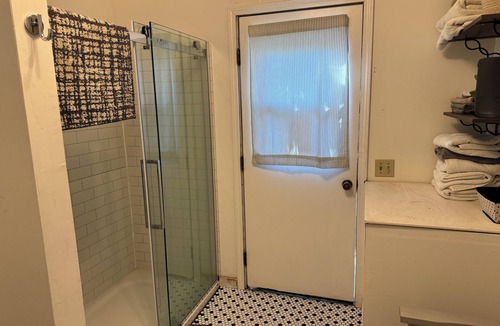 Davis House | Stay on the farm - 1 bedroom cottage with deck outside of Davis