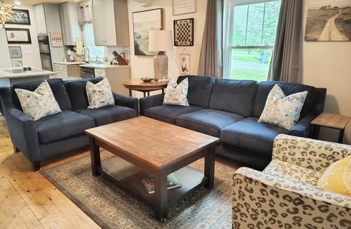 Steele Cottage | Steele Magnolia -Newly renovated charming cottage