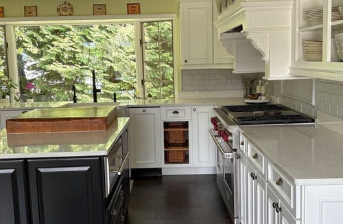 Annapolis House | Steps away from the Chesapeake Bay in the unique Bay Ridge community!