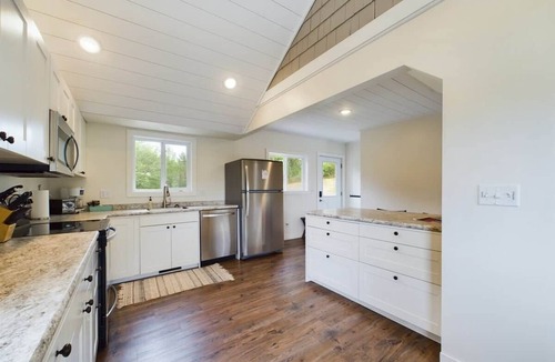Glenwood House | Steps to Lake Minnewaska, downtown Glenwood!