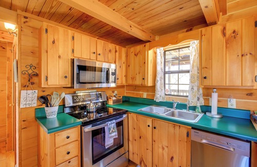 Damascus Cabin | Steps to Virginia Creeper Trail: Creekside Retreat