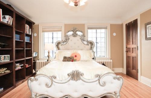 Burns Park Bed & Breakfast | Stone Chalet Bed & Breakfast Inn