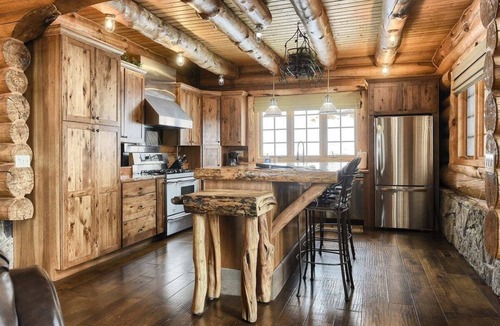 Lead Cabin | Stone Lodge-Panoramic Views, Lots of Space!