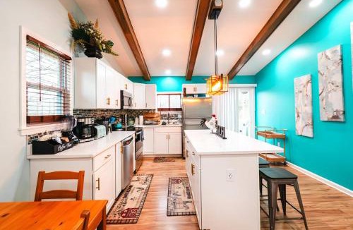 Front Royal House | Stonefire pizza oven frisbee golf and pond