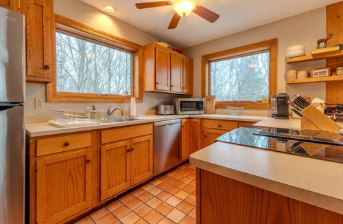 Stratton Mountain House | Stratton; 8 min. King beds, fire place, dogs ok!