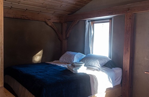 Mount Horeb House | Straw clay sauna house on organic farm
