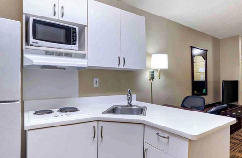 Huntsville Hotel | Studio 6 Extended Stay Huntsville, AL - US Space & Rocket Center