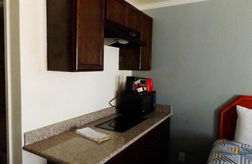 West Meadowbrook Hotel | Studio 6 Fort Worth, TX - Downtown East