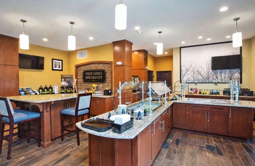 Sweetbriar Apartment | Studio Near Downtown Austin | Outdoor Pool, Free Breakfast!