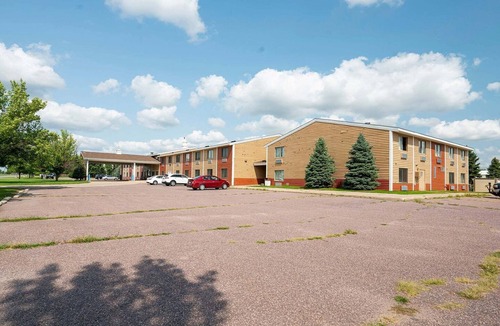 Redwood Falls Apartment | Studio | Non-Smoking |Redwood Falls