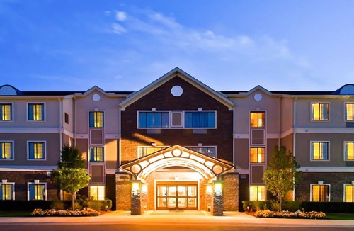 Novi Apartment | Studio Suite - FREE Breakfast Buffet, Business + Fitness Center Access
