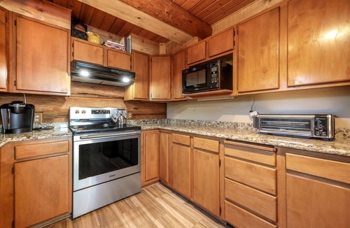 Lyle Cabin | Stunning Cabin Retreat with Sauna, Book Library and Incredible Game Room in Lyle, Washington