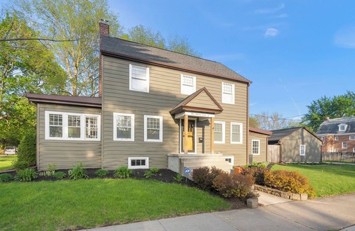 Waterloo House | Stunning Family Getaway - 4 Queens + 2 Twin Beds
