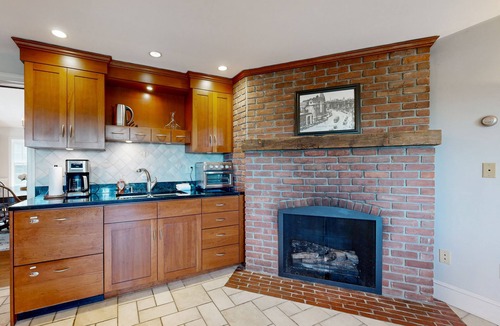 Clarendon House | Stunning hillside home on 60 acres - valley views, chef’s kitchen, near skiing