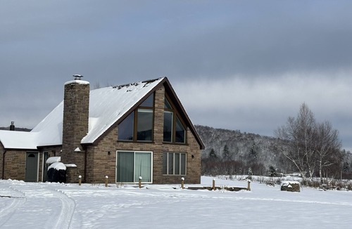 Malone House | Stunning luxury A-frame with 360 Views. Stargazers Delight.
