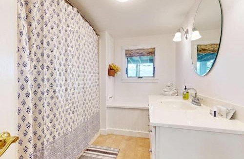 Edgecomb House | Stunning riverfront home, hot tub, BBQ, and washer & dryer