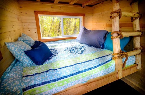 Stonewall Cabin | Stunning Tree House Tucked Away Among the Trees near Germantown, Kentucky