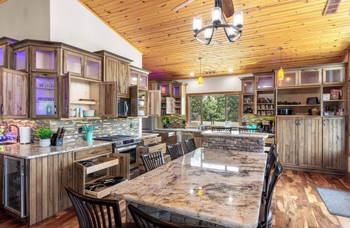 Rocky Mount House | Stunning View! Kayaks, Lily Pad and more!