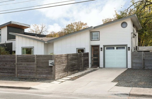 Govalle House | Stylish 4BR Home w Pool Hot Tub Near Downtown