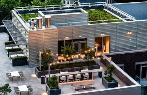 Clarendon Apartment | Stylish Apt Near DC & Metro - Pool & Gym