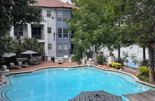 Las Colinas Apartment | Stylish Escape/Walk to Dining & Entertainment