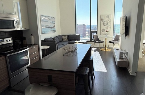 McLean Apartment | Stylish King Suite Tysons Corner Mall Access Metro Nearby
