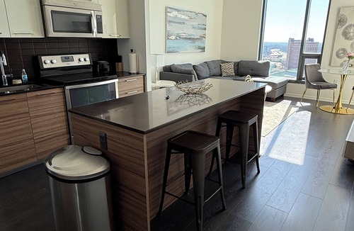 McLean Apartment | Stylish King Suite Tysons Corner Mall Access Metro Nearby