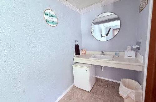 Ida Grove Hotel | Stylish Room Perfect for Business Travelers w/Desk + Castle Charm