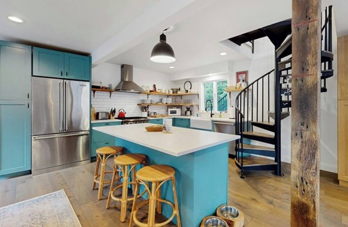 Waitsfield House | Sugarbush and Mad River Home with a Hot Tub