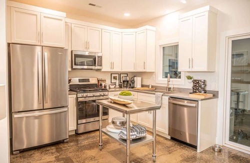 Vesta House | Suite at Gathering Barn by Buffalo Mtn Getaway
