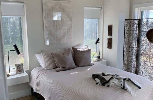 Vesta House | Suite at Gathering Barn by Buffalo Mtn Getaway