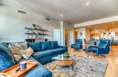 Southern Crossing Condo | *Summer Specials* Modern and Luxury Meet at The Atrium