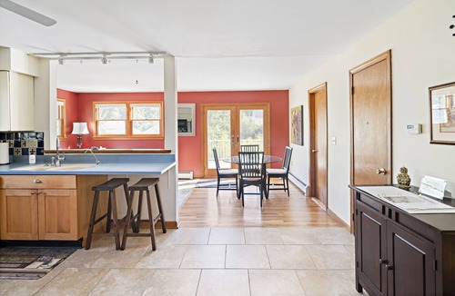 Lee House | Sun-Filled Lenox Retreat - Minutes to Tanglewood!