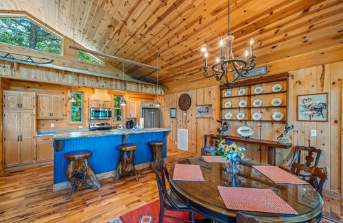 Valley Head Cabin | Sundance Rock-double master suites w/screened porches