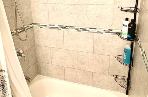 Bridgeport Condo | Sunny + Spacious Condo - 5 mins walk to the water