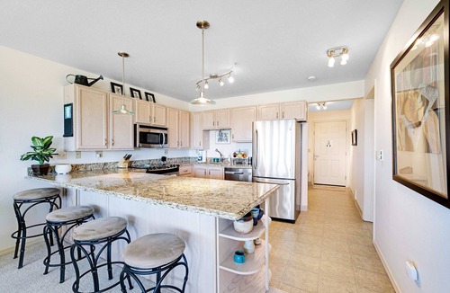 Long Beach House | Sunny & stylish oceanfront condo with WiFi, washer/dryer & private balcony