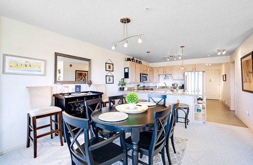 Long Beach House | Sunny & stylish oceanfront condo with WiFi, washer/dryer & private balcony