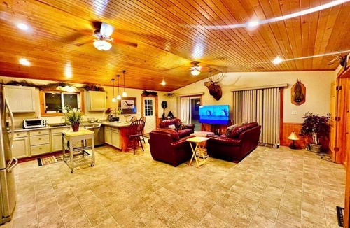 Harpers Ferry Cabin | Sunset Lodge 9 BedroomLodge W/Hot Tub & Pool