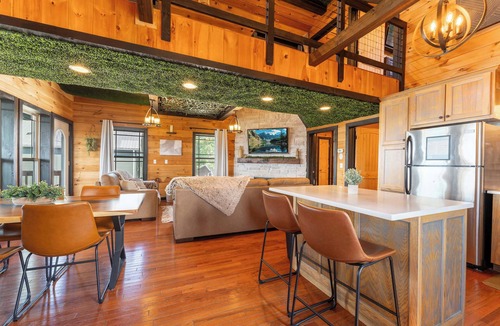 Bryant Cabin | Sunset Ridge cabin 21 miles from Chatt, TN! Indoor pool & hot tub!
