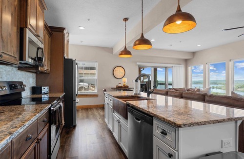 Table Rock Apartment | Sunset Rock! Lake View!