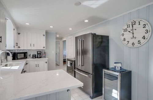 Seabrook House | Sunshine House steps from Beach!
