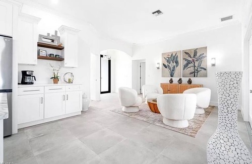 Vanderbilt Beach House | 🌊 Sunshine Retreat | Pool + Sun Deck Walk to Vanderbilt Beach Canal Front