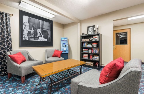 Beloit Hotel | Super 8 by Wyndham Beloit KS