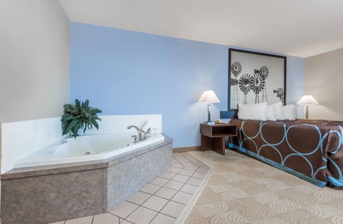 Beloit Hotel | Super 8 by Wyndham Beloit KS