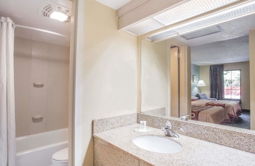 Camp Springs Hotel | Super 8 by Wyndham Camp Springs/Andrews AFB DC Area